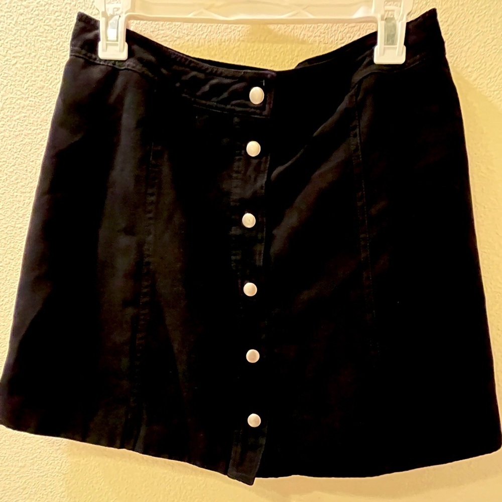 Cute black skirt. Length is mid-thigh